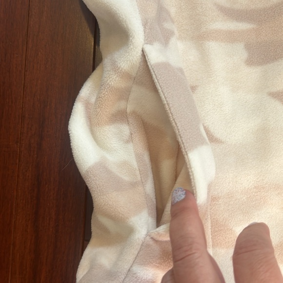 Old Navy Active Pink Camouflage Zip Jacket - Picture 7 of 9